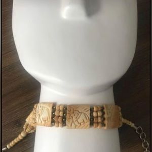 Bone Necklace
Vintage
India 🇮🇳 
L: 16”